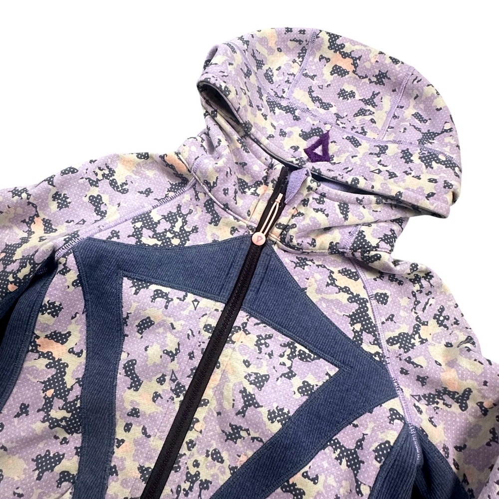 Ivivva by Lululemon Hoodie Girls 10 Thumb Holes Full Zip Purple Camo Hooded Logo